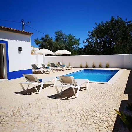 Vakantiehuis Vivenda Com Piscina Privada A 4km Da Praia