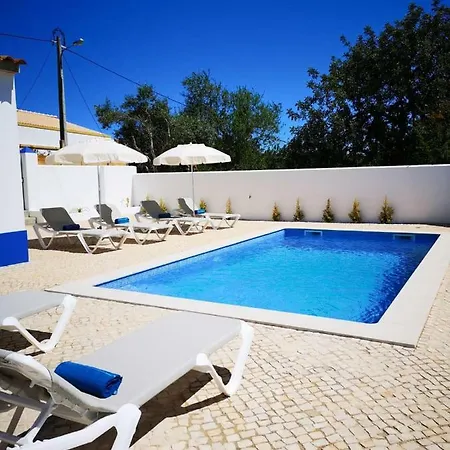 Vivenda Com Piscina Privada A 4km Da Praia